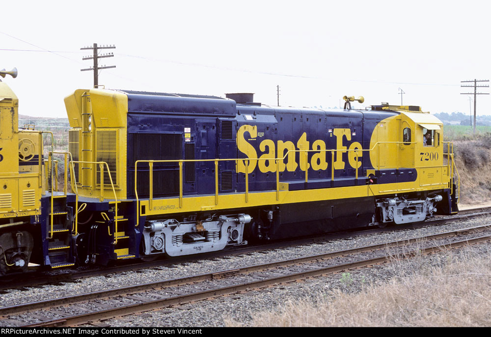 Santa Fe SF30B rebuild ATSF 7200 waits for meet at Ponto.